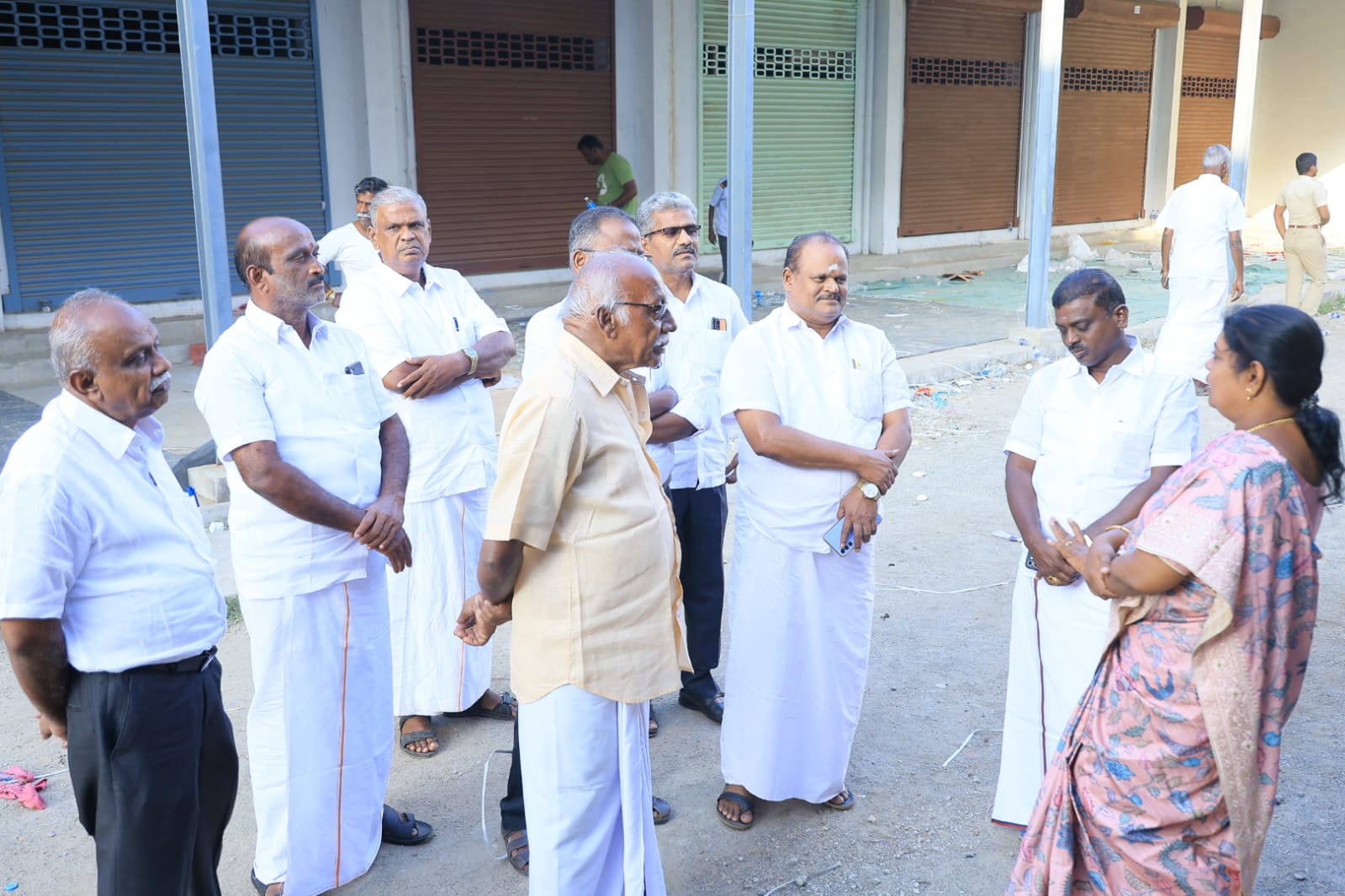 தூத்துக்குடி பல்லோக்கு சமூக சேவை சங்கமும் புனித வின்சென்ட் தே பால் சபையும் இணைந்து 40-வது வார்டுக்கு உட்பட்ட தூய்மை பணியாளர்களுக்கு நலத்திட்ட உதவிகள் வழங்கப்பட்டது தூத்துக்குடி பல்லோக்கு சமூக சேவை சங்கமும் புனித வின்சென்ட் தே பால் சபையும் இணைந்து 40-வது வார்டுக்கு உட்பட்ட தூய்மை பணியாளர்களுக்கு நலத்திட்ட உதவிகள் வழங்கப்பட்டது