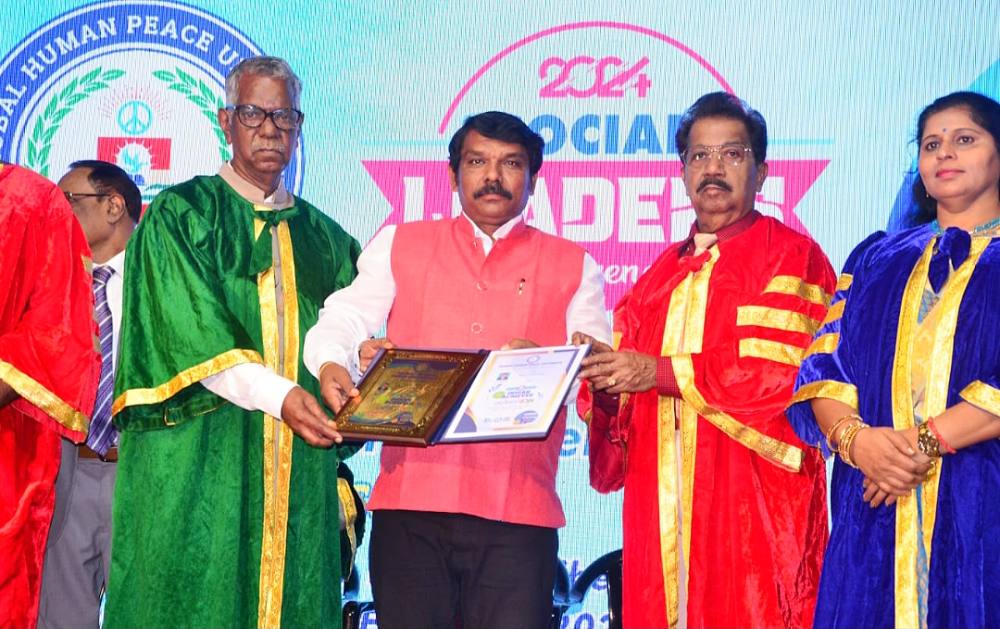 மதர் சமூக சேவை நிறுவன இயக்குனர் டாக்டர் எஸ்.ஜே. கென்னடிக்கு “இந்திய சாதனையாளர் விருது