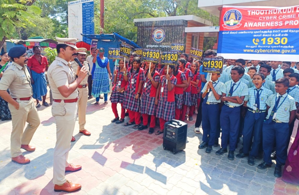 ஆன்லைன் மோசடிகள் குறித்து மாணவ, மாணவிகளுக்கு தூத்துக்குடி மாவட்ட எஸ்பி பாலாஜி சரவணன் அறிவுரை