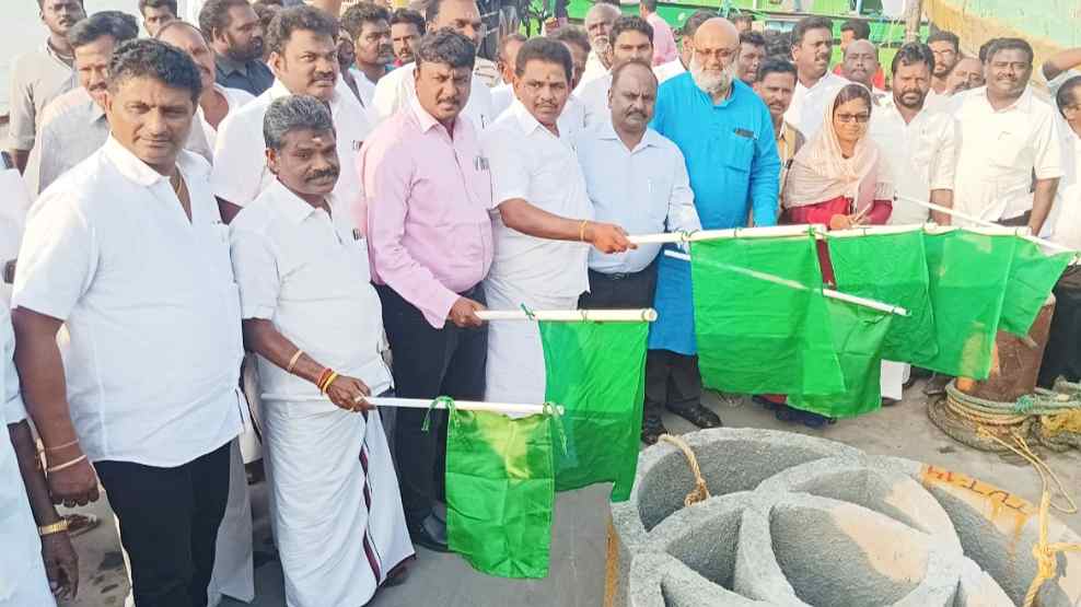 ரூ.62.00 கோடி திட்ட மதிப்பிட்டில் 49 மீனவ கிராமங்களில் மொத்தம் 200 இடங்களில் செயற்கைப் பவளப்பாறைகள் – அமைச்சர் அனிதா ஆர்.ராதாகிருஷ்ணன் தகவல் ரூ.62.00 கோடி திட்ட மதிப்பிட்டில் 49 மீனவ கிராமங்களில் மொத்தம் 200 இடங்களில் செயற்கைப் பவளப்பாறைகள் – அமைச்சர் அனிதா ஆர்.ராதாகிருஷ்ணன் தகவல்