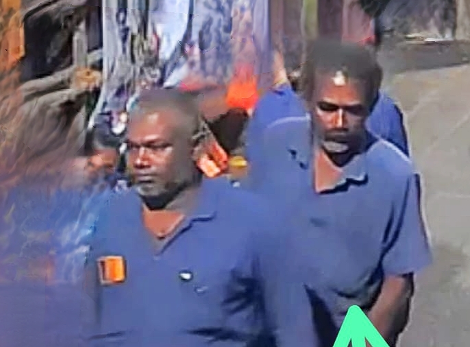 காவல்துறையால் தேடப்பட்டு வரும் இவர்களை பற்றி தகவல் தெரிவித்தால் சன்மானம் – தூத்துக்குடி மாவட்ட எஸ்பி அறிவிப்பு காவல்துறையால் தேடப்பட்டு வரும் இவர்களை பற்றி தகவல் தெரிவித்தால் சன்மானம் – தூத்துக்குடி மாவட்ட எஸ்பி அறிவிப்பு