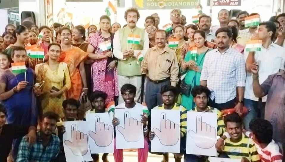 தூத்துக்குடி வ.உ.சி. கல்லூரி சார்பாக 100 சதவீதம் வாக்களிக்க வலியுறுத்தி கல்லூரி மாணவர்களின் விழிப்புணர்வு கலை நிகழ்ச்சிகள் நடைபெற்றது தூத்துக்குடி வ.உ.சி. கல்லூரி சார்பாக 100 சதவீதம் வாக்களிக்க வலியுறுத்தி கல்லூரி மாணவர்களின் விழிப்புணர்வு கலை நிகழ்ச்சிகள் நடைபெற்றது
