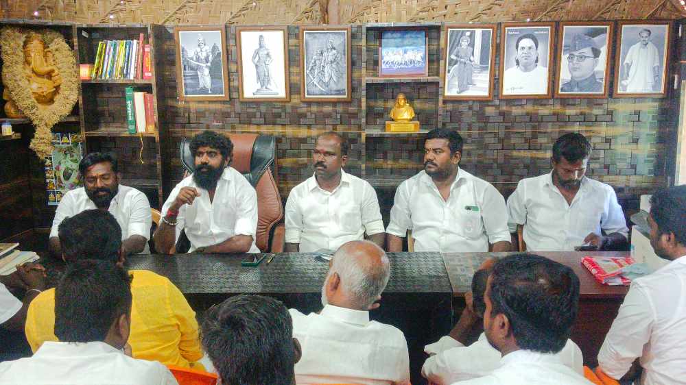 தேவரின விரோத போக்கை கடைபிடிக்கும் எடப்பாடி பழனிச்சாமியை தேர்தலில் படுதோல்வியடைய செய்ய வேண்டும்- பிஎம்டி மக்கள் பாதுகாப்பு இயக்க தலைவர் இசக்கிராஜா தேவர் மக்களுக்கு வலியுறுத்தல் தேவரின விரோத போக்கை கடைபிடிக்கும் எடப்பாடி பழனிச்சாமியை தேர்தலில் படுதோல்வியடைய செய்ய வேண்டும்- பிஎம்டி மக்கள் பாதுகாப்பு இயக்க தலைவர் இசக்கிராஜா தேவர் மக்களுக்கு வலியுறுத்தல்