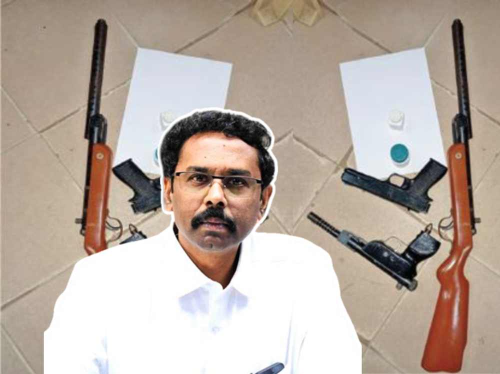 உரிமம் பெற்ற துப்பாக்கிகளை உடனடியாக அருகில் உள்ள காவல் நிலையத்தில் ஒப்படைக்க வேண்டும் – தூத்துக்குடி கலெக்டர் உத்தரவு உரிமம் பெற்ற துப்பாக்கிகளை உடனடியாக அருகில் உள்ள காவல் நிலையத்தில் ஒப்படைக்க வேண்டும் – தூத்துக்குடி கலெக்டர் உத்தரவு
