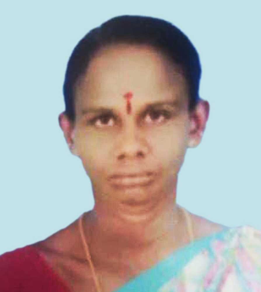 தூத்துக்குடி பேருந்து நிறுத்தம் அருகே பெண் சரமாரியாக வெட்டிக் கொலை- பரபரப்பு தூத்துக்குடி பேருந்து நிறுத்தம் அருகே பெண் சரமாரியாக வெட்டிக் கொலை- பரபரப்பு