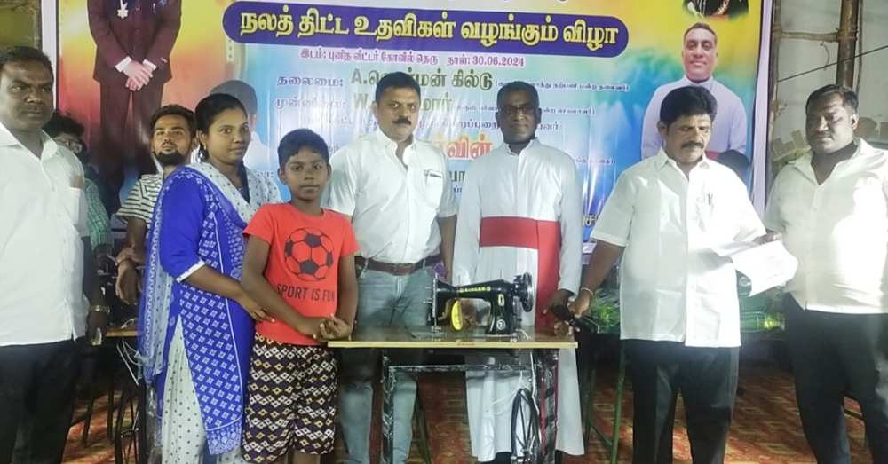 குரூஸ்பர்னாந்து பிறந்தநாளை தூத்துக்குடியில் நலத்திட்ட உதவிகள் வழங்கி கொண்டாட்டம்