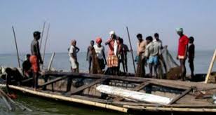 எல்லை தாண்டி மீன் பிடித்ததாக கூறி 55 இந்திய மீனவர்களை சிறைபிடித்தது பாகிஸ்தான் கடற்படை