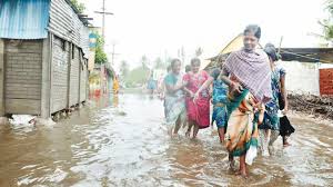 பலத்த மழையால் நாகை மாவட்டத்தில் குடியிருப்புகளை தண்ணீர் சூழ்ந்தது