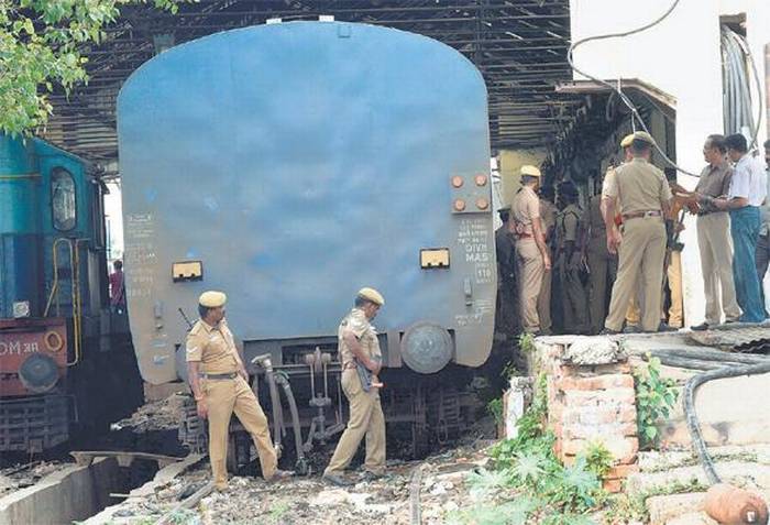 போலீஸார் நெருங்குவதை அறிந்து﻿ ﻿சேலம் ரயில் கொள்ளையர்கள் வேறு இடத்துக்கு தப்பி ஓட்டம்﻿: ﻿சிபிசிஐடி விசாரணையில் மீண்டும் தொய்வு