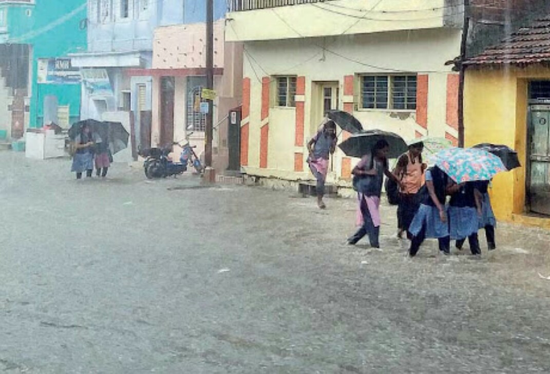 மழை காரணமாக சென்னையில் பள்ளிகளுக்கும் மட்டும் இன்று விடுமுறை