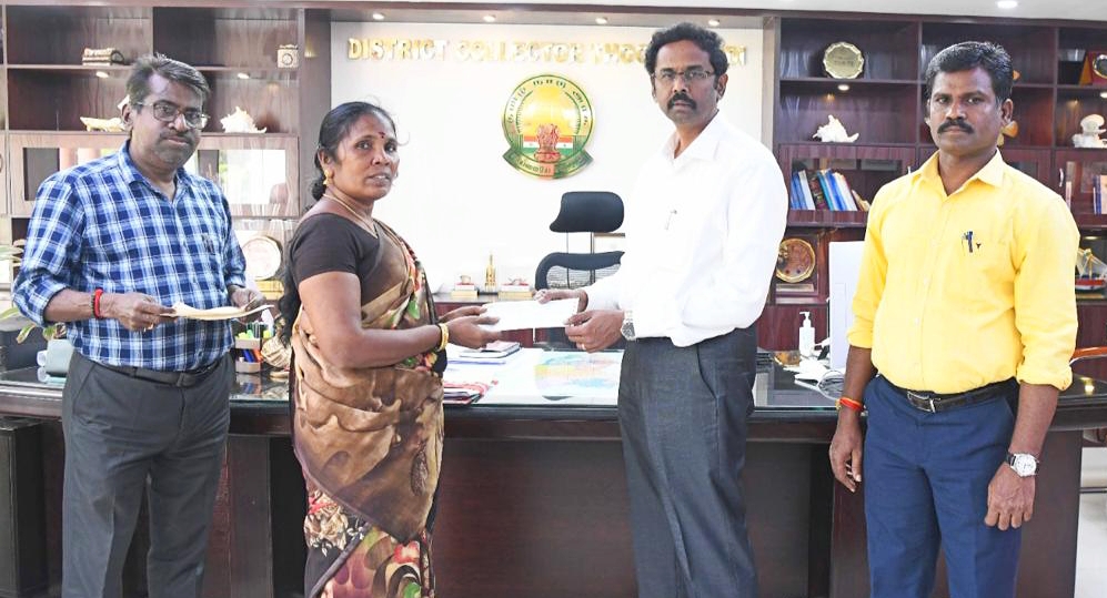 வெள்ளத்தால் பாதிக்கப்பட்ட வணிகர்களுக்கு குறைந்த வட்டியில் கடன் வெள்ளத்தால் பாதிக்கப்பட்ட வணிகர்களுக்கு குறைந்த வட்டியில் கடன்
