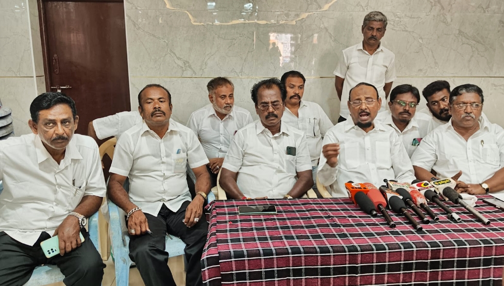 தூத்துக்குடியில் தமிழ்நாடு ஒருங்கிணைந்த இஸ்லாமிய கூட்டமைப்பு சார்பாக கல்வி மற்றும் வட்டி இல்லாத கடன் மகளிர் உதவும் சங்கம் பற்றிய விழிப்புணர்வு கருத்தரங்கம் தூத்துக்குடியில் தமிழ்நாடு ஒருங்கிணைந்த இஸ்லாமிய கூட்டமைப்பு சார்பாக கல்வி மற்றும் வட்டி இல்லாத கடன் மகளிர் உதவும் சங்கம் பற்றிய விழிப்புணர்வு கருத்தரங்கம்