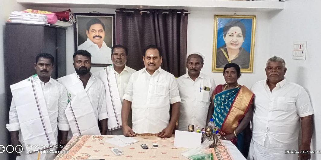 பிஜேபி தூத்துக்குடி மாவட்ட மீனவர் அணி செயலாளர் அதிமுகவில் ஐக்கியம்