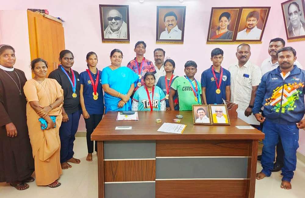 மாற்றுத் திறனாளிகளுக்கான மாநில அளவிலான பாரா தடகள விளையாட்டு போட்டி – வெற்றி பெற்ற மாணவ, மாணவிகள் அமைச்சரிடம் வாழ்த்து பெற்றனர்