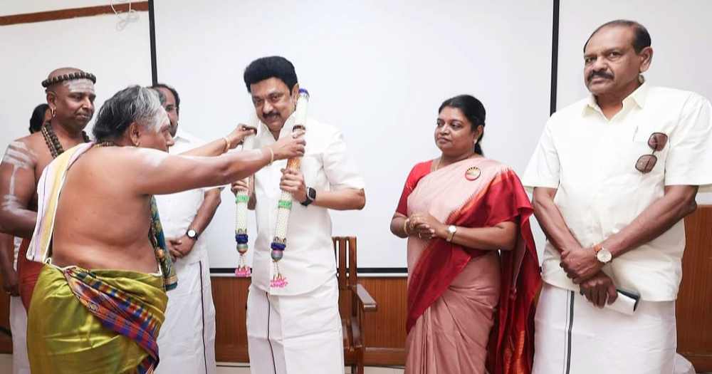 தூத்துக்குடியில் முதலமைச்சர் ஸ்டாலினுடன் பிஷப், ஆதீனம் உள்ளிட்டோர் சந்தித்து ஆதரவு தூத்துக்குடியில் முதலமைச்சர் ஸ்டாலினுடன் பிஷப், ஆதீனம் உள்ளிட்டோர் சந்தித்து ஆதரவு