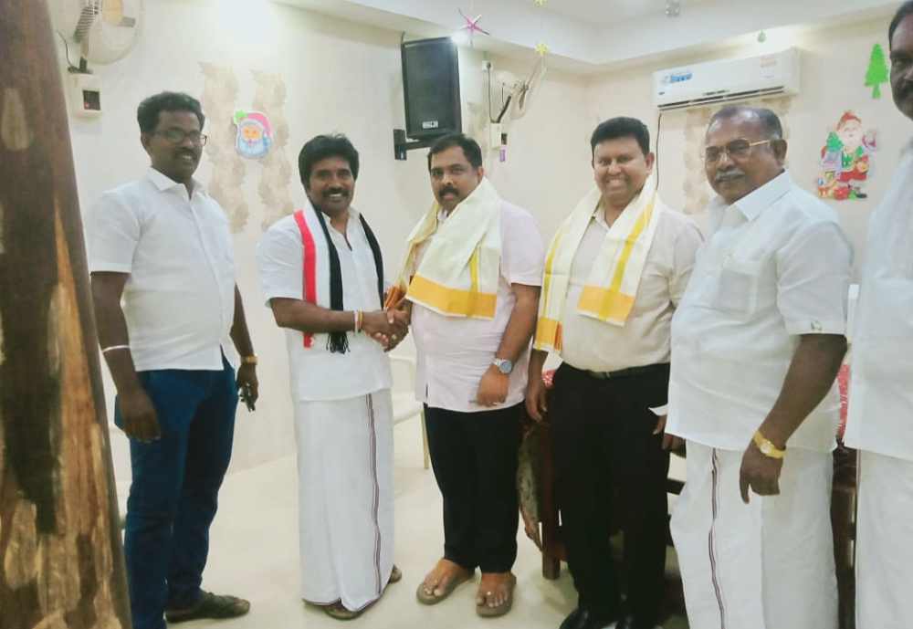 தூத்துக்குடி நாசரேத் திருமண்டல நிர்வாகிகளிடம் அதிமுக வேட்பாளர் சிவசாமி வேலுமணி வாக்கு சேகாித்தார் தூத்துக்குடி நாசரேத் திருமண்டல நிர்வாகிகளிடம் அதிமுக வேட்பாளர் சிவசாமி வேலுமணி வாக்கு சேகாித்தார்