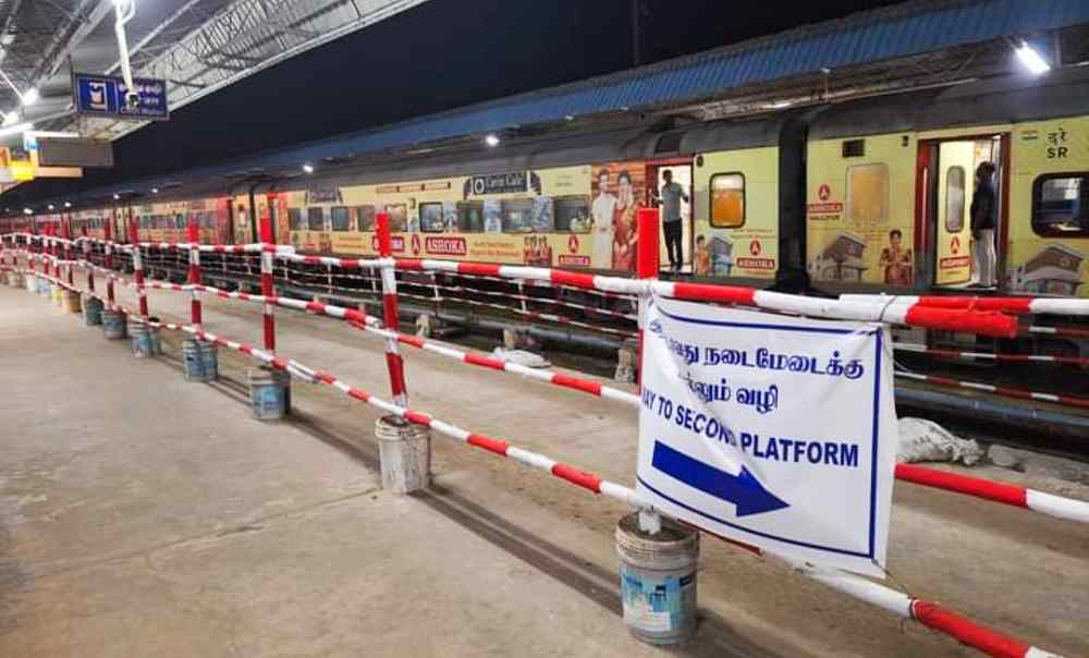 முன்னறிவிப்பு இன்றி நடைபெறும் தூத்துக்குடி கீழூர் ரயில் நிலைய பராமரிப்பு பணிகளால் பயணிகள் பரிதவிப்பு