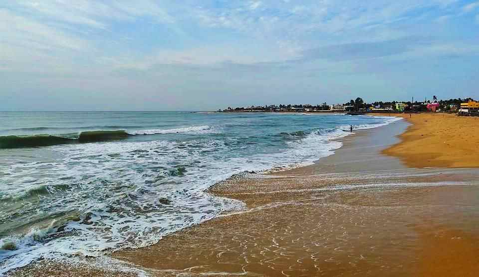 தூத்துக்குடி கடற்கரையில் அழுகிய நிலையில் ஆண் சடலம் – கொலையா? தற்கொலையா-? போலீஸ் விசாரணை தூத்துக்குடி கடற்கரையில் அழுகிய நிலையில் ஆண் சடலம் – கொலையா? தற்கொலையா-? போலீஸ் விசாரணை