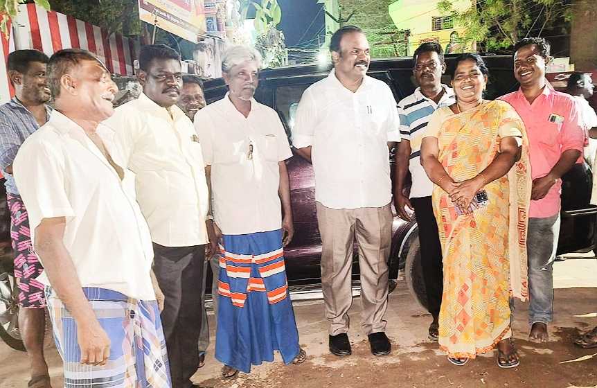கலைஞர் வழியில் தளபதியார் ஆளும் தமிழகத்தில் பிஜேபிக்கு இடமில்லை- தின்னை பிரச்சாரத்தில் மேயர் ஜெகன் பெரியசாமி கலந்துரையாடல் கலைஞர் வழியில் தளபதியார் ஆளும் தமிழகத்தில் பிஜேபிக்கு இடமில்லை- தின்னை பிரச்சாரத்தில் மேயர் ஜெகன் பெரியசாமி கலந்துரையாடல்