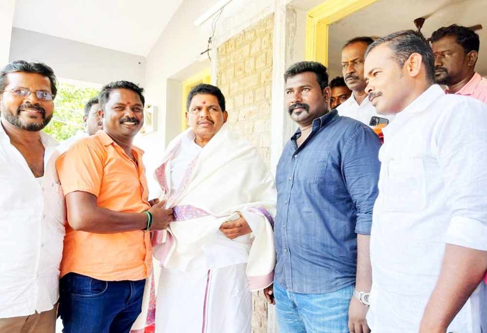 நாடாளுமன்ற தோ்தலில் மாப்பிள்ளை யூரணியின் பங்கு அதிகம் இருக்க வேண்டும், எதிர்த்து நிற்கும் வேட்பாளர் டெபாசிட் இழக்க வேண்டும்- அமைச்சர் அனிதா ராதாகிருஷ்ணன் பேசினார் நாடாளுமன்ற தோ்தலில் மாப்பிள்ளை யூரணியின் பங்கு அதிகம் இருக்க வேண்டும், எதிர்த்து நிற்கும் வேட்பாளர் டெபாசிட் இழக்க வேண்டும்- அமைச்சர் அனிதா ராதாகிருஷ்ணன் பேசினார்