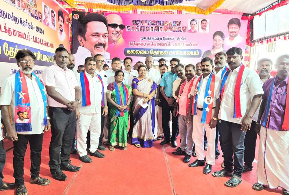 விடுதலை சிறுத்தை பொறுப்பாளர்கள் அமைச்சர் கீதாஜீவனிடம் வாழ்த்து விடுதலை சிறுத்தை பொறுப்பாளர்கள் அமைச்சர் கீதாஜீவனிடம் வாழ்த்து