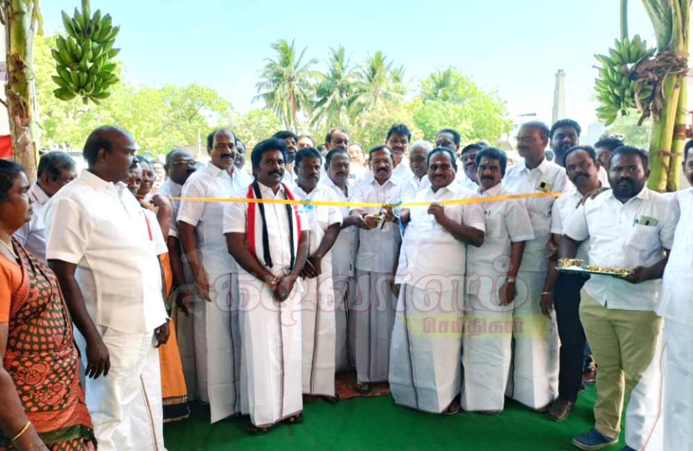 திமுகவில் குறிப்பிட்ட ஒரு சில நபரை தவிர மற்றவர்களை அடிமையாக வைத்துள்ளனர்- இப்போதும் மக்களையும் அடிமையாக வைக்க பார்க்கின்றனர் – சிவசாமி வேலுமணி சாடல் திமுகவில் குறிப்பிட்ட ஒரு சில நபரை தவிர மற்றவர்களை அடிமையாக வைத்துள்ளனர்- இப்போதும் மக்களையும் அடிமையாக வைக்க பார்க்கின்றனர் – சிவசாமி வேலுமணி சாடல்