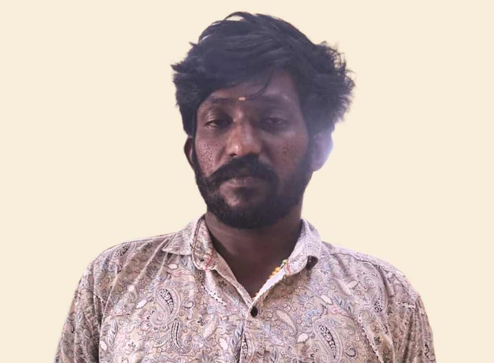 தூத்துக்குடி 2-ம் கேட் அருகே வழிமறித்து தகராறு செய்து கொலை மிரட்டல் விடுத்த 30 வழக்கில் தொடர்புடைய ரவுடி கைது தூத்துக்குடி 2-ம் கேட் அருகே வழிமறித்து தகராறு செய்து கொலை மிரட்டல் விடுத்த 30 வழக்கில் தொடர்புடைய ரவுடி கைது