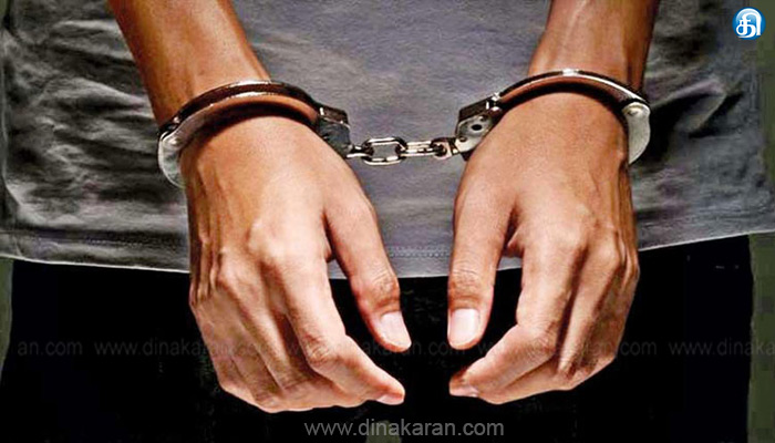 தூத்துக்குடி மட்டக்கடை அருகில் இருசக்கர வாகனத்தில் கஞ்சா விற்றவர் கைது – கஞ்சா, இருசக்கர வாகனம் மற்றும் கத்தி பறிமுதல் தூத்துக்குடி மட்டக்கடை அருகில் இருசக்கர வாகனத்தில் கஞ்சா விற்றவர் கைது – கஞ்சா, இருசக்கர வாகனம் மற்றும் கத்தி பறிமுதல்