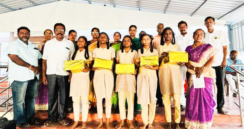 திருச்செந்தூர் அரசு பெண்கள் மேல்நிலைப் பள்ளியில் தேசிய வருவாய் வழி திறனாய்வு தேர்வில் தேர்ச்சி பெற்ற மாணவிகளுக்கு பரிசளிப்பு விழா