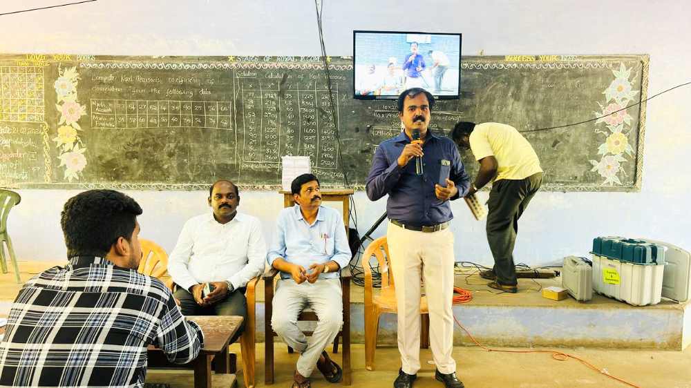 தேர்தல் அலுவலர்களுக்கு முதற்கட்ட தேர்தல் பயிற்சி வகுப்பு திருச்செந்தூர் ஆர்.டி.ஒ சுகுமாறன் தலைமையில் நடைபெற்றது தேர்தல் அலுவலர்களுக்கு முதற்கட்ட தேர்தல் பயிற்சி வகுப்பு திருச்செந்தூர் ஆர்.டி.ஒ சுகுமாறன் தலைமையில் நடைபெற்றது