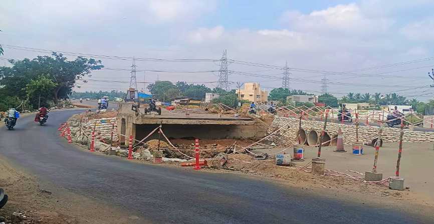 3 மாதங்களாக கிடப்பில் போடப்பட்ட தூத்துக்குடி- திருநெல்வேலி தேசிய நெடுஞ்சாலை பாலம் உடனடியாக சரி செய்ய வேண்டும் – கலெக்டருக்கு கோரிக்கை 3 மாதங்களாக கிடப்பில் போடப்பட்ட தூத்துக்குடி- திருநெல்வேலி தேசிய நெடுஞ்சாலை பாலம் உடனடியாக சரி செய்ய வேண்டும் – கலெக்டருக்கு கோரிக்கை