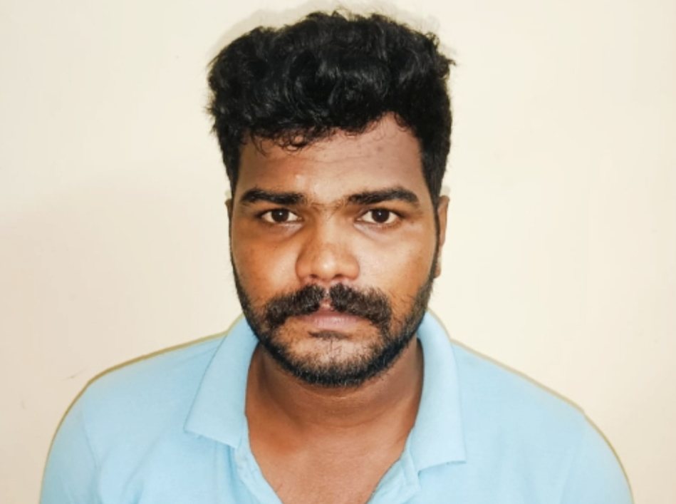 தூத்துக்குடியில் தனிமையில் இருந்த காதல் ஜோடியை மிரட்டி தங்கச் செயின் பறித்துச் சென்று தலைமறைவாக இருந்த போலீஸ்காரர் கைது