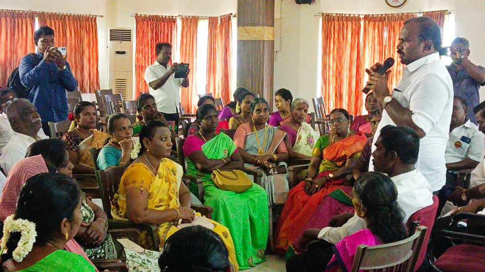 சாதனைகளை பொதுமக்களிடம் எடுத்துக்கூறி கனிமொழிக்கு வாக்கு சேகாிக்க வேண்டும்- மேயர் ஜெகன் பொியசாமி கவுன்சிலர்களுக்கு அறிவுரை சாதனைகளை பொதுமக்களிடம் எடுத்துக்கூறி கனிமொழிக்கு வாக்கு சேகாிக்க வேண்டும்- மேயர் ஜெகன் பொியசாமி கவுன்சிலர்களுக்கு அறிவுரை