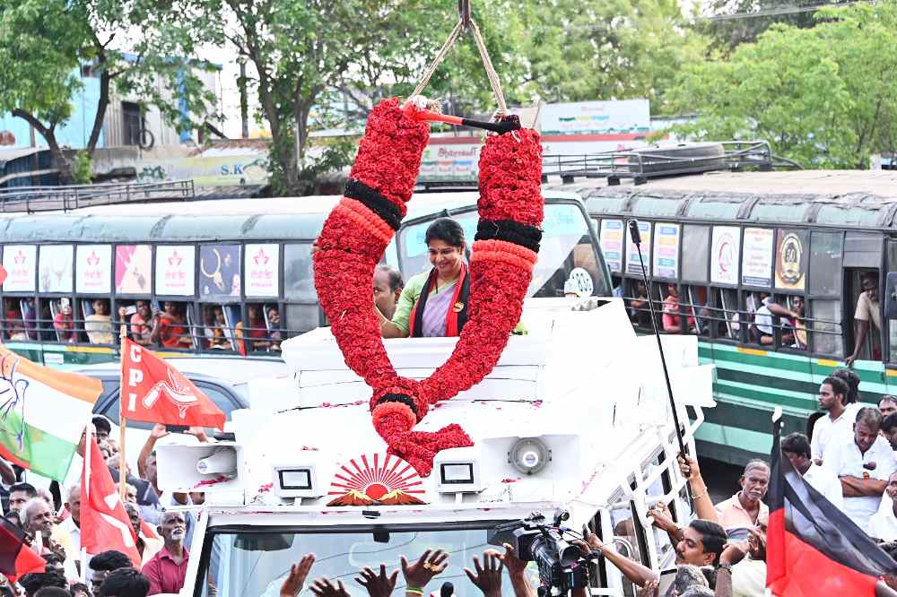 அதிமுக ஆட்சியில் மக்களுக்கு எதிராக திறக்கப்பட்ட ஸ்டெர்லைட் ஆலையை மூடியது முதல்வர் ஸ்டாலின்- கனிமொழி தேர்தல் பரப்புரை அதிமுக ஆட்சியில் மக்களுக்கு எதிராக திறக்கப்பட்ட ஸ்டெர்லைட் ஆலையை மூடியது முதல்வர் ஸ்டாலின்- கனிமொழி தேர்தல் பரப்புரை