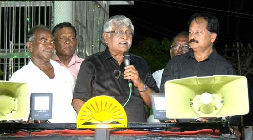 தமிழகத்தில் தாமரை, இரட்டை இலை, பலாப்பழம் மூன்றையும் குக்காில் வைத்து அவிக்கும் வேலையில் மோடி ஈடுபட்டுள்ளார் – தூத்துக்குடியில் சு.ப வீரபாண்டியன் குற்றச்சாட்டு