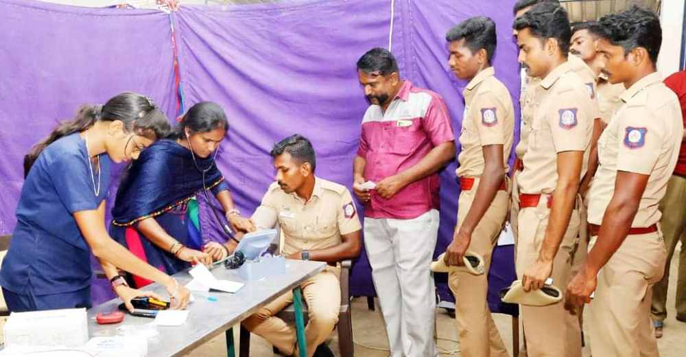 திருநெல்வேலி மாவட்ட காவல்துறையினர் மற்றும் குடும்பத்தினருக்கு மருத்துவ பரிசோதனை முகாம் நடைபெற்றது திருநெல்வேலி மாவட்ட காவல்துறையினர் மற்றும் குடும்பத்தினருக்கு மருத்துவ பரிசோதனை முகாம் நடைபெற்றது