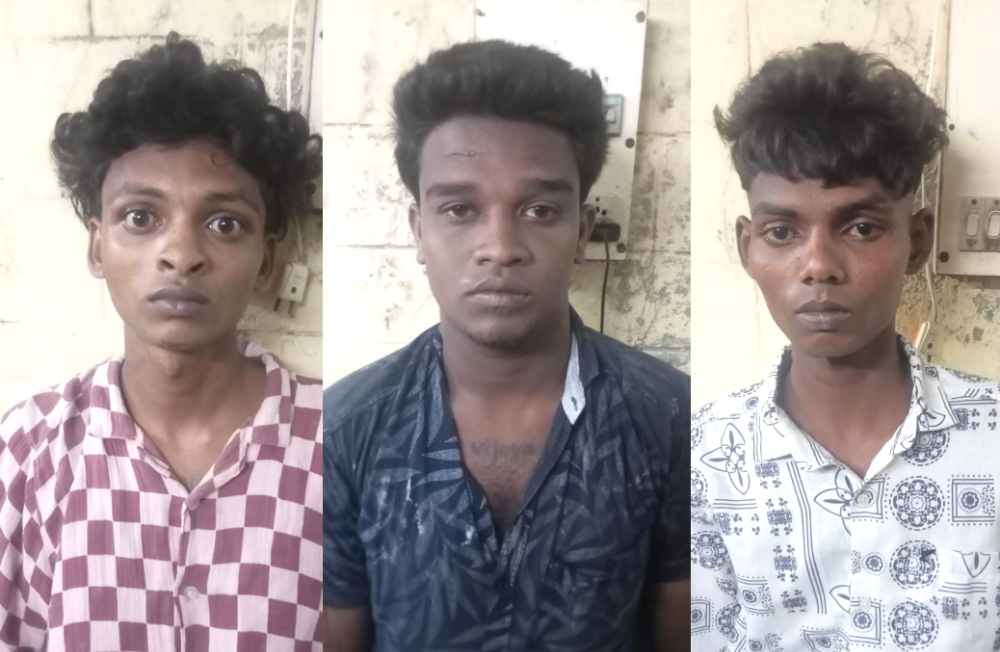 தூத்துக்குடியில் இருசக்கர வாகனத்தில் விற்பனைக்காக கஞ்சா வைத்திருந்த 3 பேர் கைது – கஞ்சா மற்றும் இருசக்கர வாகனம் பறிமுதல் தூத்துக்குடியில் இருசக்கர வாகனத்தில் விற்பனைக்காக கஞ்சா வைத்திருந்த 3 பேர் கைது – கஞ்சா மற்றும் இருசக்கர வாகனம் பறிமுதல்