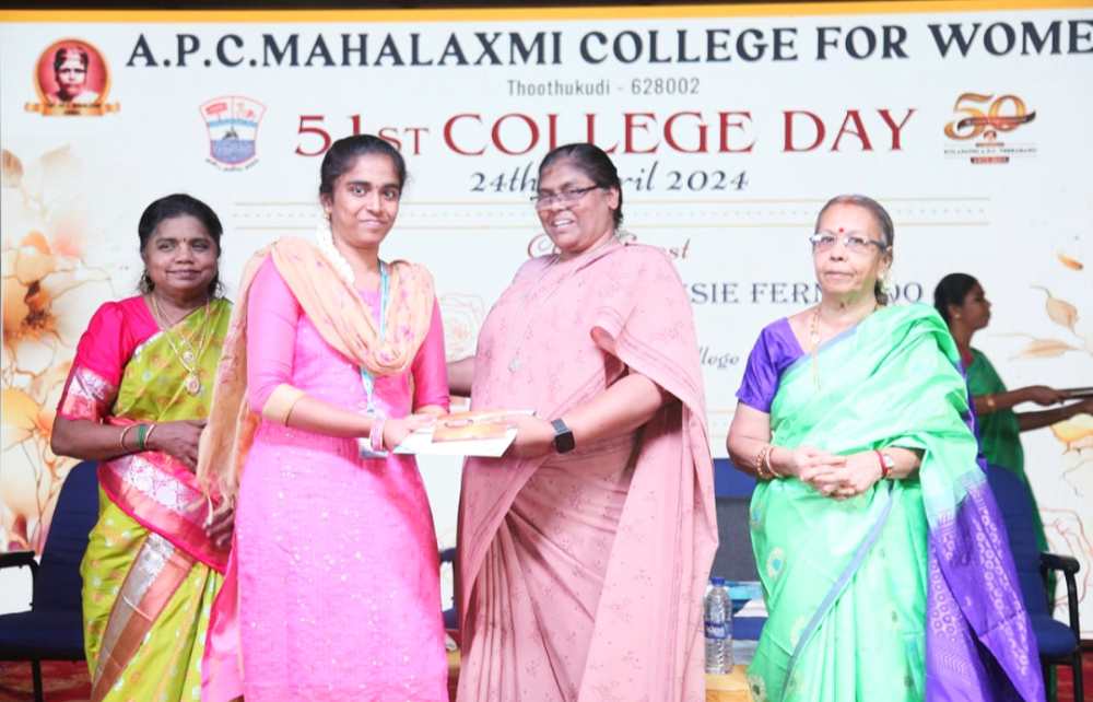 பெண்கள் பயம் கொள்ளாமல் ஆற்றல் பெற்று சிறந்து விளங்க வேண்டும் – தூத்துக்குடி ஏ.பி.சி. மகாலட்சுமி மகளிர் கல்லூரியில் ஆண்டு விழா