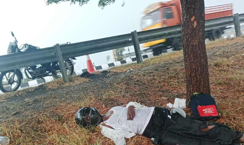கோவில்பட்டி அருகே மழைக்காக ஒதுங்கி நின்றவர் மின்னல் தாக்கி பரிதாபமாக உயிரிழந்தார் கோவில்பட்டி அருகே மழைக்காக ஒதுங்கி நின்றவர் மின்னல் தாக்கி பரிதாபமாக உயிரிழந்தார்