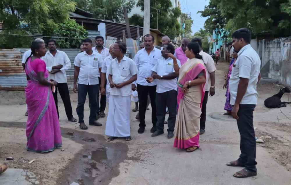 தூத்துக்குடி 5வது வார்டு பகுதியில் அமைச்சர் கீதாஜீவன் மக்கள் குறைகேட்பு தூத்துக்குடி 5வது வார்டு பகுதியில் அமைச்சர் கீதாஜீவன் மக்கள் குறைகேட்பு