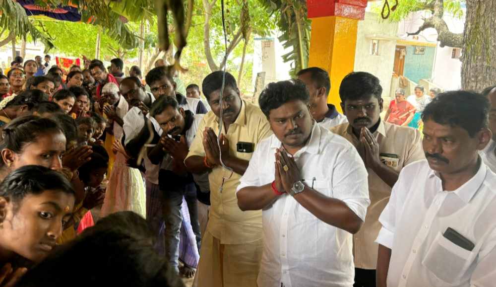 கழுகுமலை அருகே உள்ள இராமநாதபுரத்தில் ஸ்ரீ வடகாசி அம்மன் கோவில் கொடை விழா மற்றும் அன்னதானம் கழுகுமலை அருகே உள்ள இராமநாதபுரத்தில் ஸ்ரீ வடகாசி அம்மன் கோவில் கொடை விழா மற்றும் அன்னதானம்