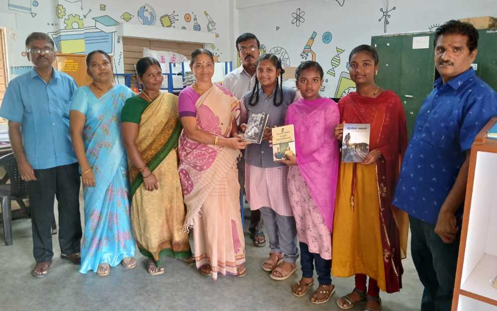 கோவில்பட்டியில் 10ம் வகுப்பு பொதுத்தேர்வில் சாதனைபடைத்த அரசு பள்ளி மாணவிகள்