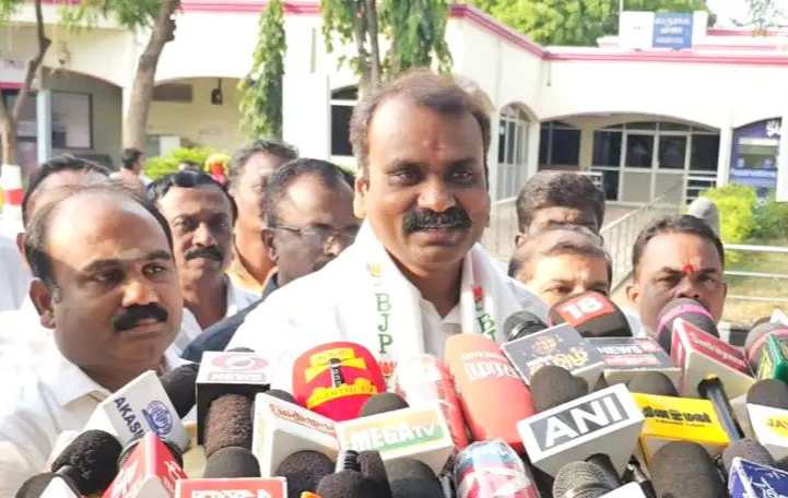 தமிழகத்தில் முதல்வர் ஸ்டாலின் கேவலமாக வேலை செய்து வருகிறார் – மத்திய அமைச்சர் எல்.முருகன் விமர்சனம் தமிழகத்தில் முதல்வர் ஸ்டாலின் கேவலமாக வேலை செய்து வருகிறார் – மத்திய அமைச்சர் எல்.முருகன் விமர்சனம்