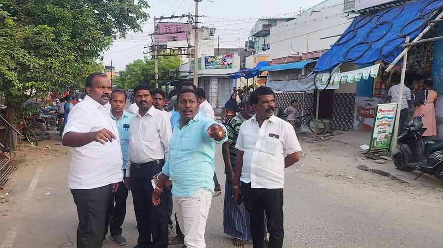 தூத்துக்குடி மாநகராட்சி 6, 7வது வார்டு பகுதியில் மேயர் ஜெகன் பெரியசாமி ஆய்வு தூத்துக்குடி மாநகராட்சி 6, 7வது வார்டு பகுதியில் மேயர் ஜெகன் பெரியசாமி ஆய்வு