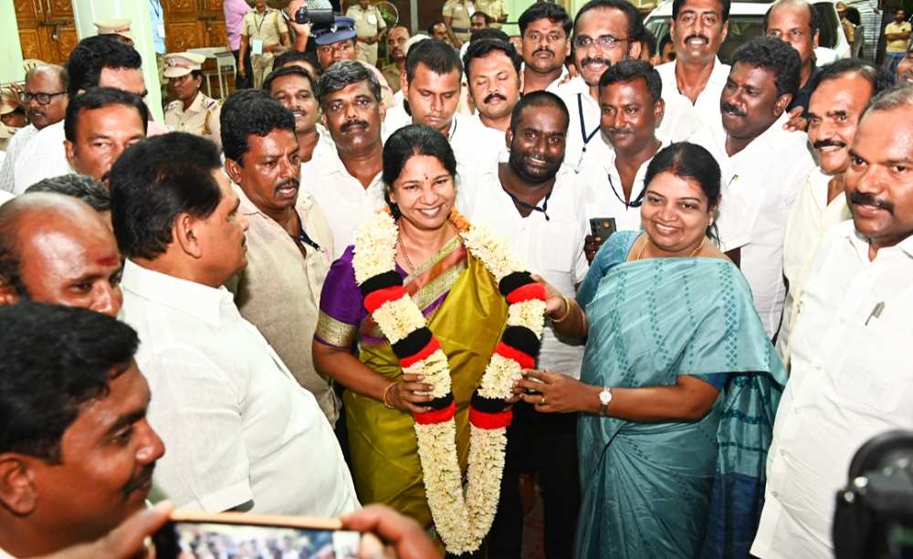 தூத்துக்குடி நாடாளுமன்ற தொகுதியில் கனிமொழியை எதிர்த்து போட்டியிட்ட அதிமுக உள்பட 27 வேட்பாளர்கள் டெபாசிட் இழந்தனர் தூத்துக்குடி நாடாளுமன்ற தொகுதியில் கனிமொழியை எதிர்த்து போட்டியிட்ட அதிமுக உள்பட 27 வேட்பாளர்கள் டெபாசிட் இழந்தனர்