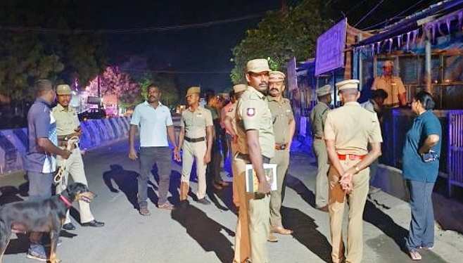 கோவில்பட்டியில் நள்ளிரவில் பயங்கரம் – தூங்கிக் கொண்டிருந்த இருவர் வெட்டிப் படுகொலை கோவில்பட்டியில் நள்ளிரவில் பயங்கரம் – தூங்கிக் கொண்டிருந்த இருவர் வெட்டிப் படுகொலை