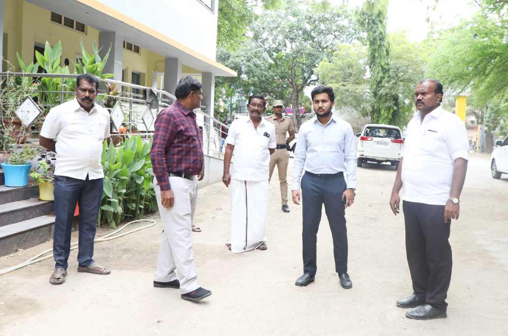 நாளை பள்ளிகள் திறப்பு: தூத்துக்குடி மாநகராட்சி 20 பள்ளிகள் தயார் நிலையில் உள்ளது- மேயர் ஜெகன் பொியசாமி தகவல் நாளை பள்ளிகள் திறப்பு: தூத்துக்குடி மாநகராட்சி 20 பள்ளிகள் தயார் நிலையில் உள்ளது- மேயர் ஜெகன் பொியசாமி தகவல்
