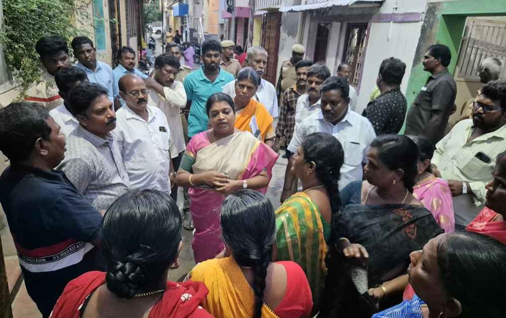 தூத்துக்குடி 40வது வார்டு பகுதியில் அமைச்சர் கீதாஜீவன் ஆய்வு தூத்துக்குடி 40வது வார்டு பகுதியில் அமைச்சர் கீதாஜீவன் ஆய்வு
