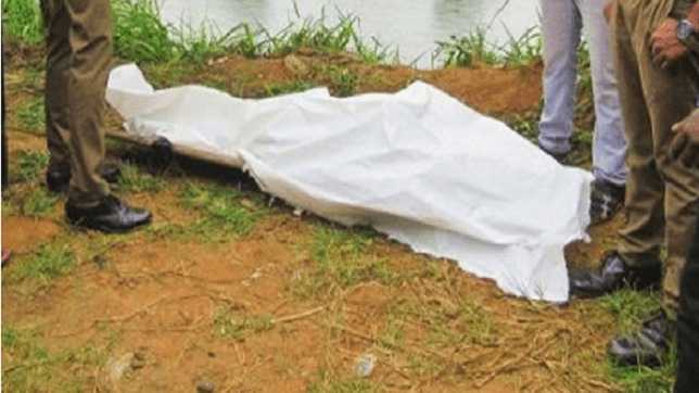 தூத்துக்குடி அருகே காட்டுப்பகுதியில் ஆண் சடலம் – போலீசார் விசாரணை தூத்துக்குடி அருகே காட்டுப்பகுதியில் ஆண் சடலம் – போலீசார் விசாரணை