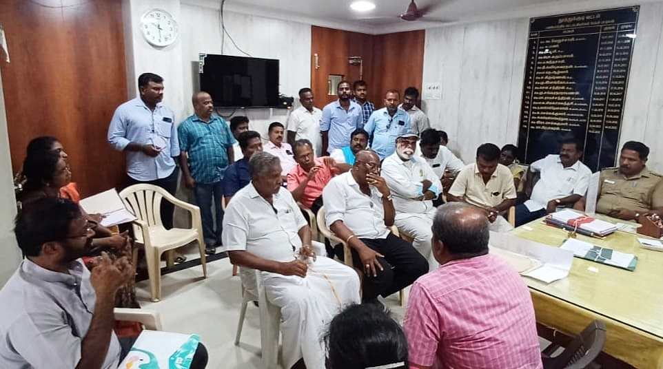 பாண்டியாபதி தேர்மாறன் கல்லறை பகுதியை லசால் பள்ளி நிர்வாகம் பயன்படுத்த தடை விதித்து தூத்துக்குடி வட்டாட்சியர் உத்தரவு பாண்டியாபதி தேர்மாறன் கல்லறை பகுதியை லசால் பள்ளி நிர்வாகம் பயன்படுத்த தடை விதித்து தூத்துக்குடி வட்டாட்சியர் உத்தரவு
